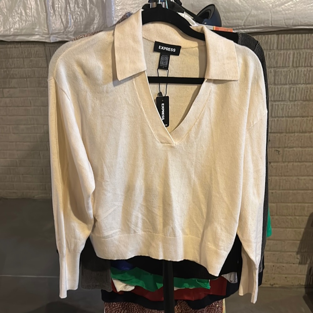 Express Cream V-Neck Sweater with Relaxed Fit